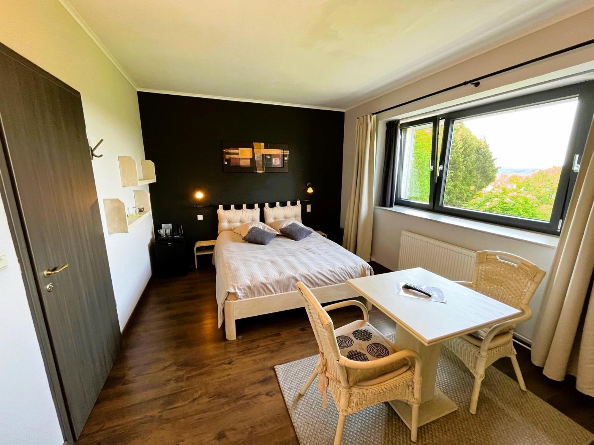 Les Alisiers Hotell Nadrin Exteriör bild