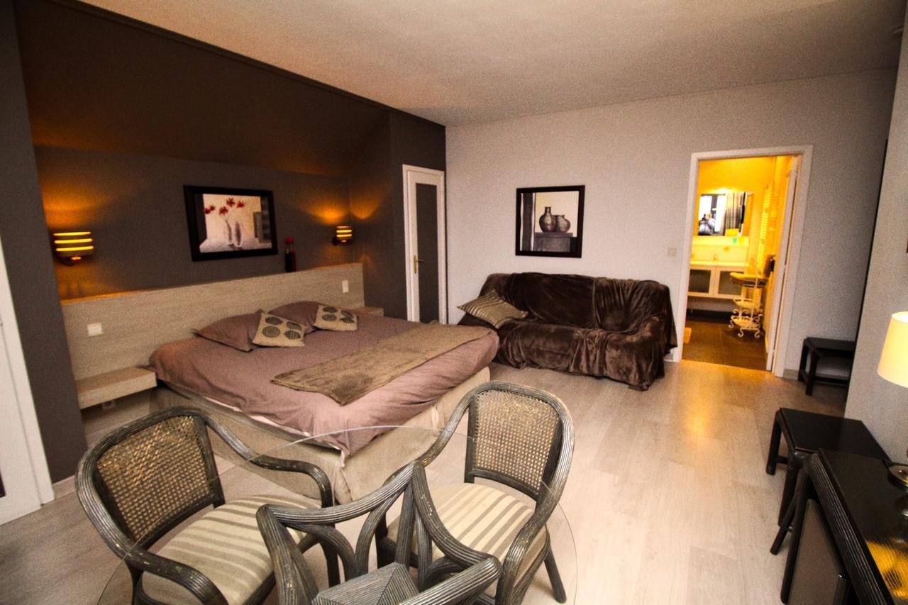 Les Alisiers Hotell Nadrin Exteriör bild